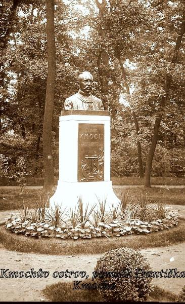 Pomník Františka Kmocha