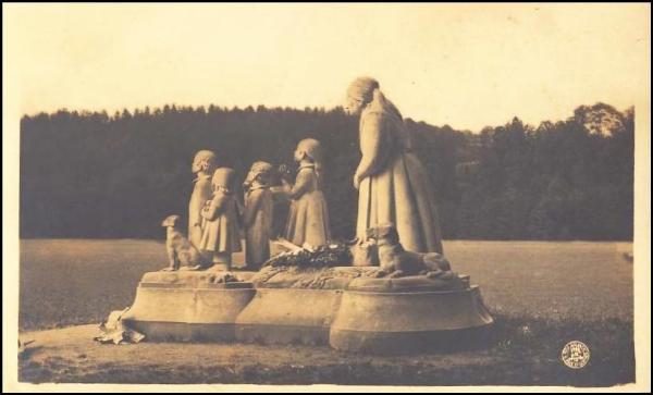 Ratibořice - pomník babičky